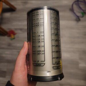 Kitchen measuring container